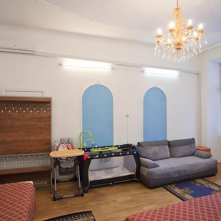 Central Apartments Lviv Bagian luar foto
