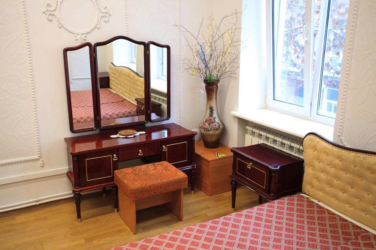Central Apartments Lviv Bagian luar foto