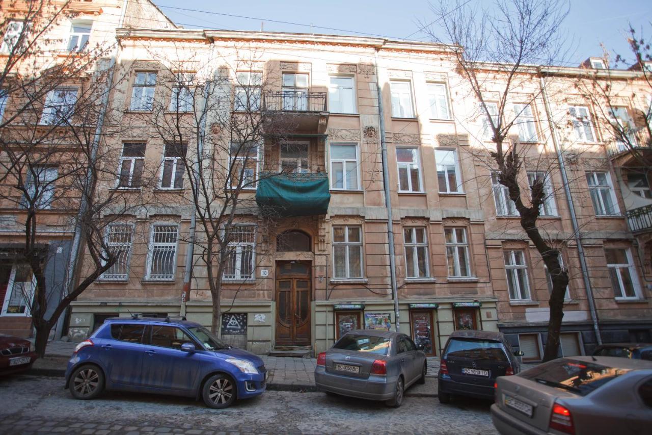 Central Apartments Lviv Bagian luar foto