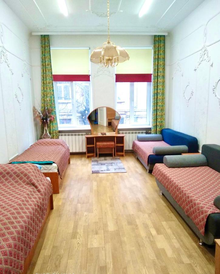 Central Apartments Lviv Bagian luar foto