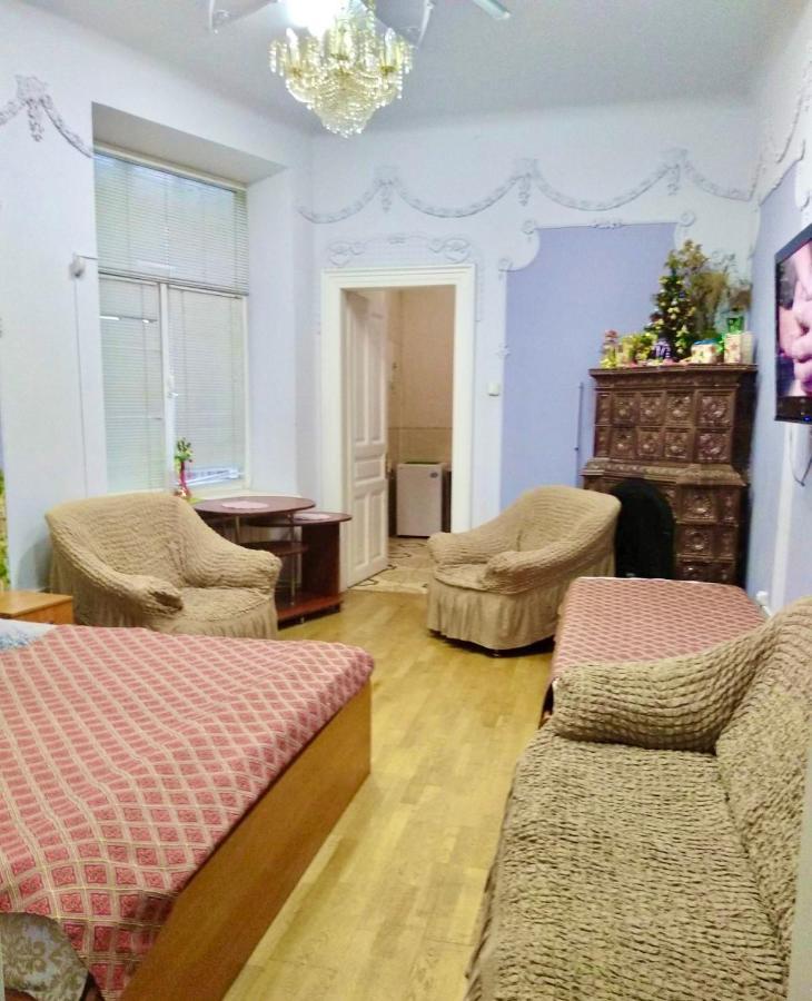 Central Apartments Lviv Bagian luar foto
