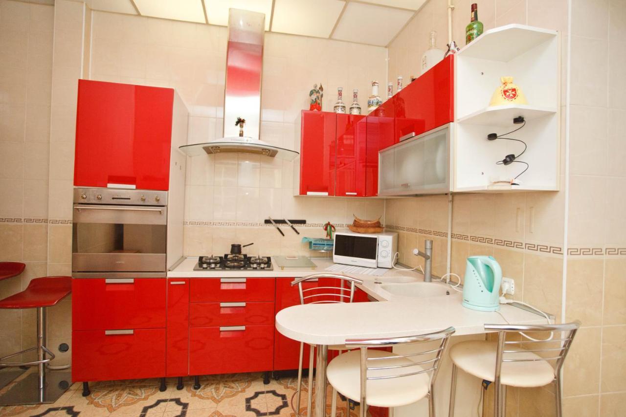 Central Apartments Lviv Bagian luar foto