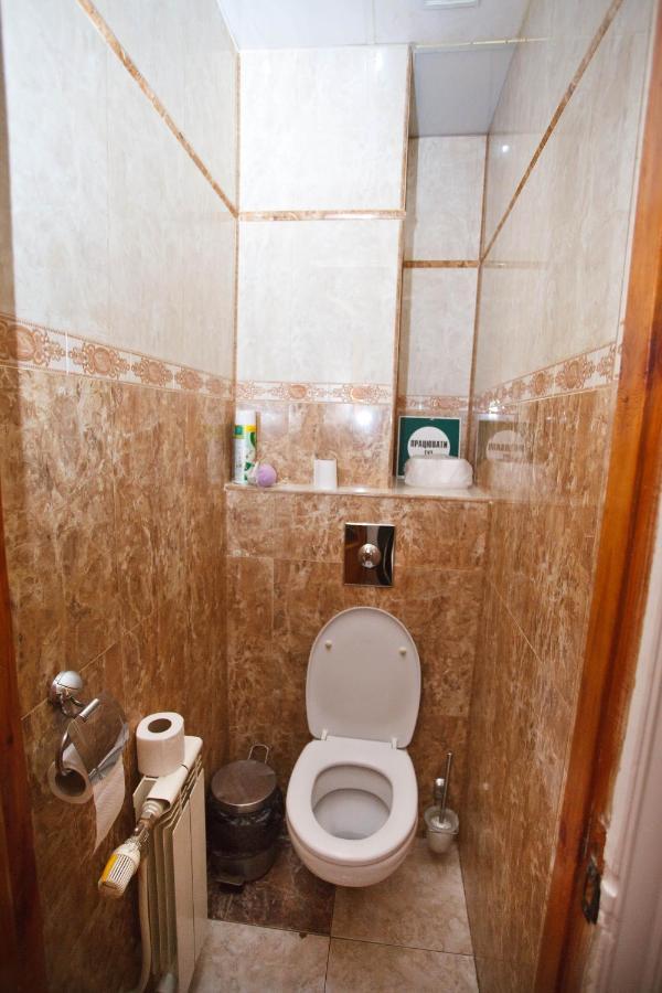 Central Apartments Lviv Bagian luar foto